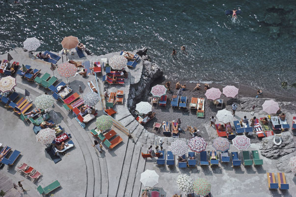 Positano Beach Par Slim Aarons 1979 Photographie Artsper 343360 Positano Beach Par Slim Aarons 1979