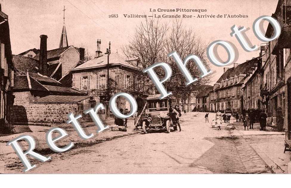 la Grande Rue - Arrivée de l'Autobus