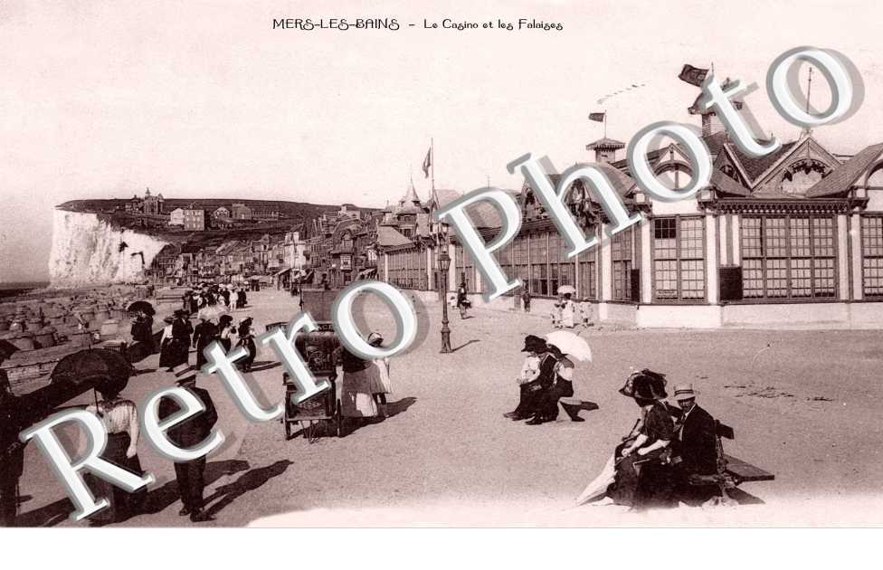 LE CASINO ET LES FALAISES