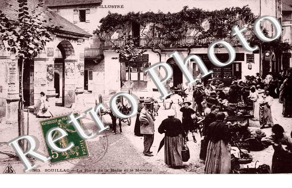 La place de la halle et le marche