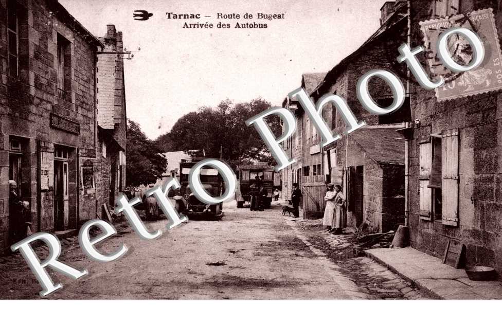 Route de Bugeat - arrivee des autobus