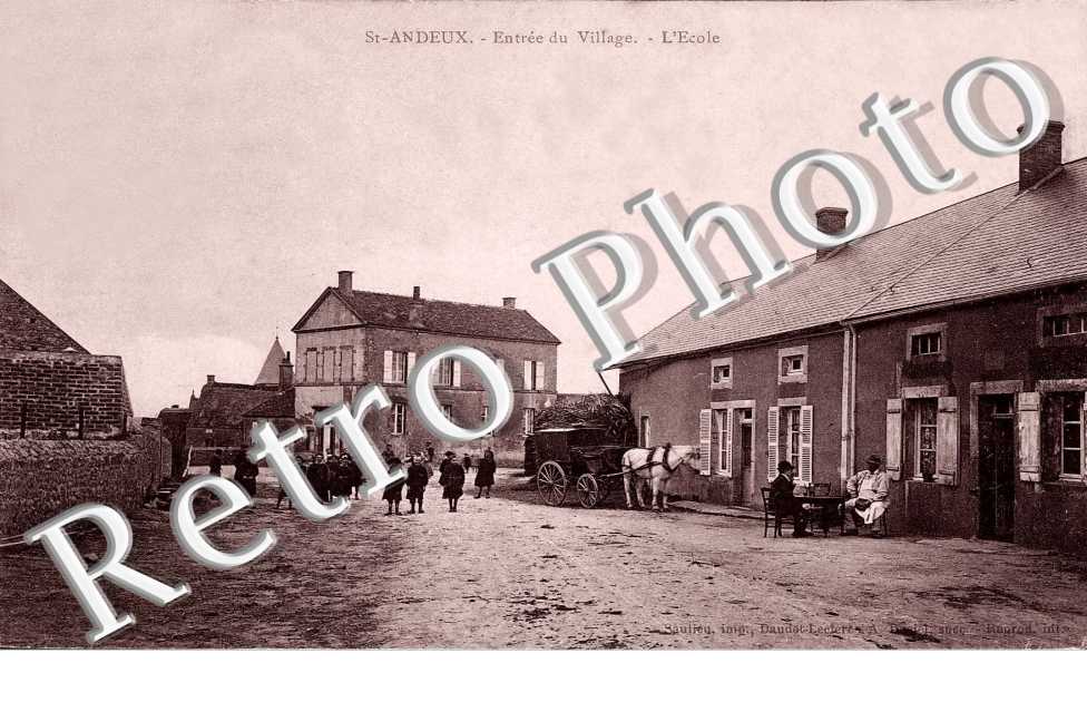ENTREE DU VILLAGE L'ECOLE