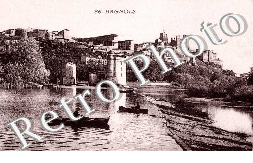 VUE DE LA RIVIERE AVEC BARQUES