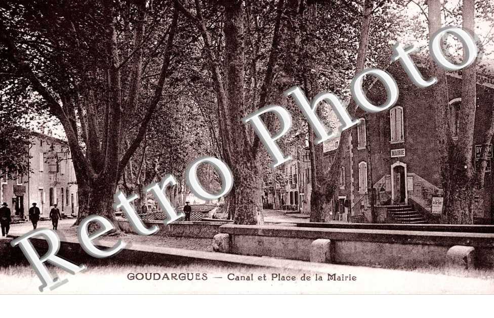 Canal et place de la mairie