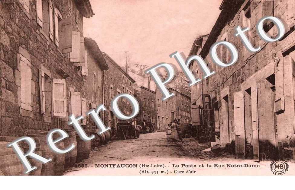 la poste et la rue notre dame