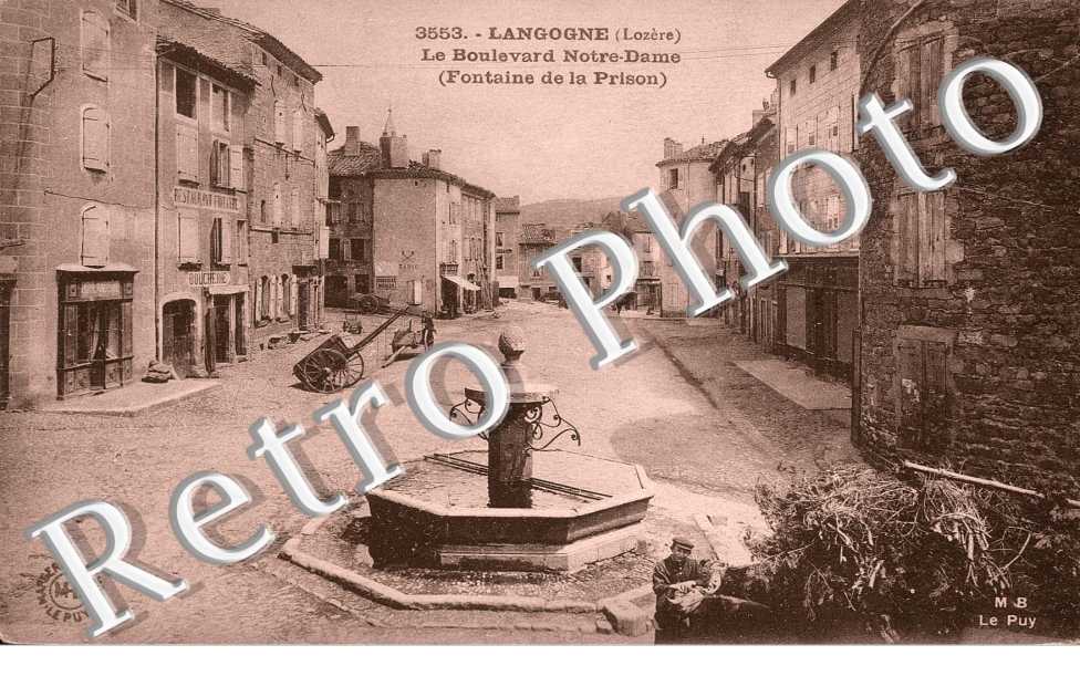 LE BOULEVARD NOTRE-DAME (fontaine de la prison)