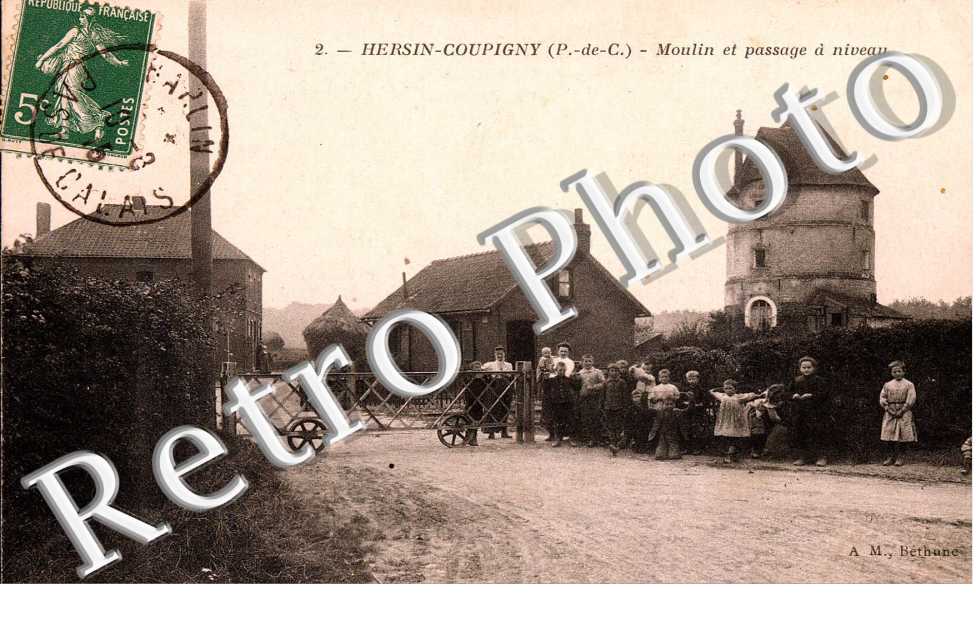 moulin et passage a niveau