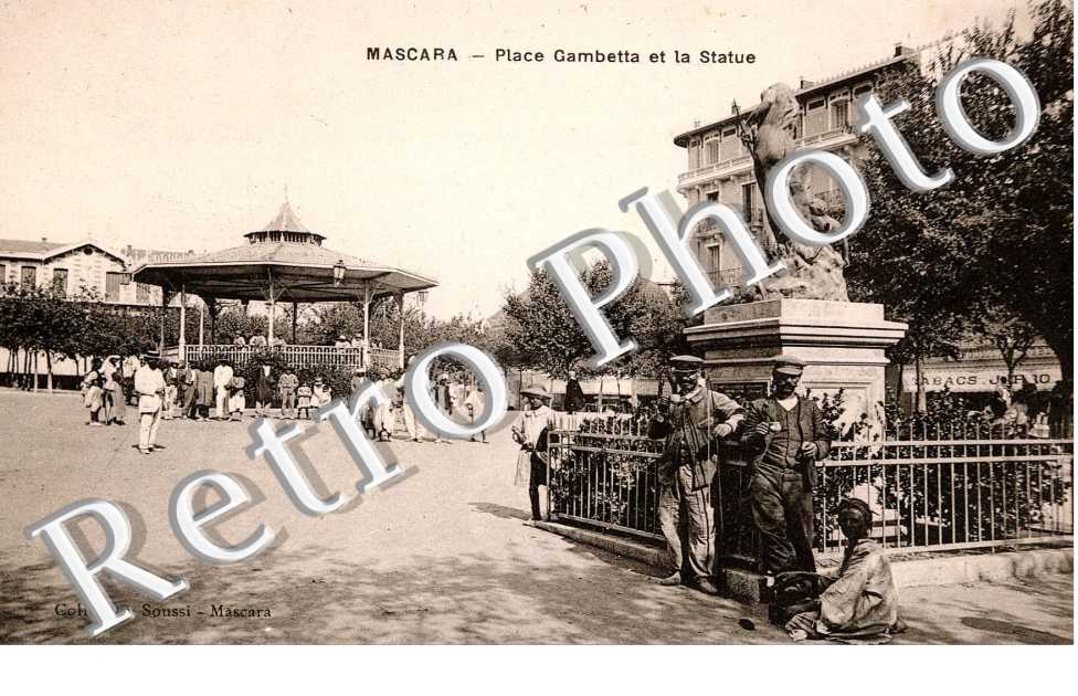 Place Gambetta et la Statue