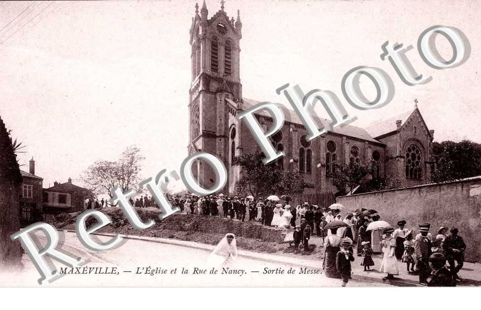 l'eglise et la Rue de Nancy - sortie de messe
