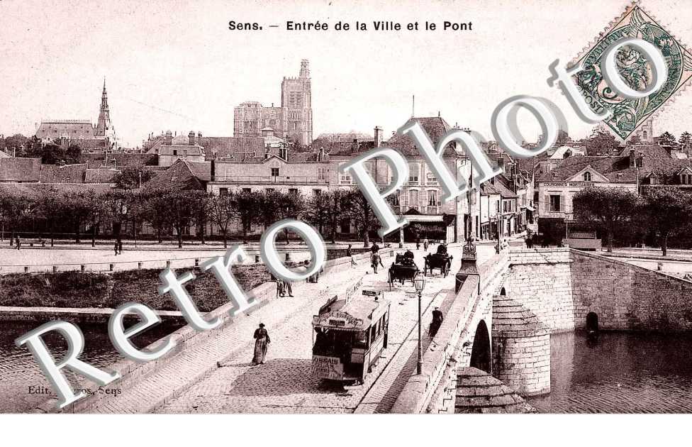 entree de la ville et le pont
