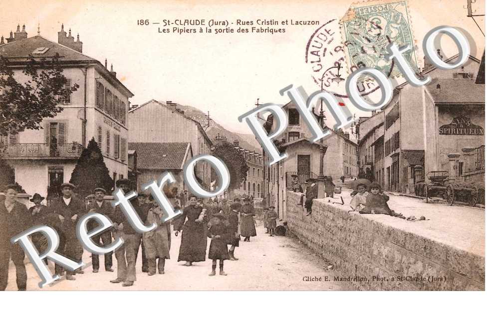 rues cristin et lacuzon , les pipiers a la sortie des fabriques