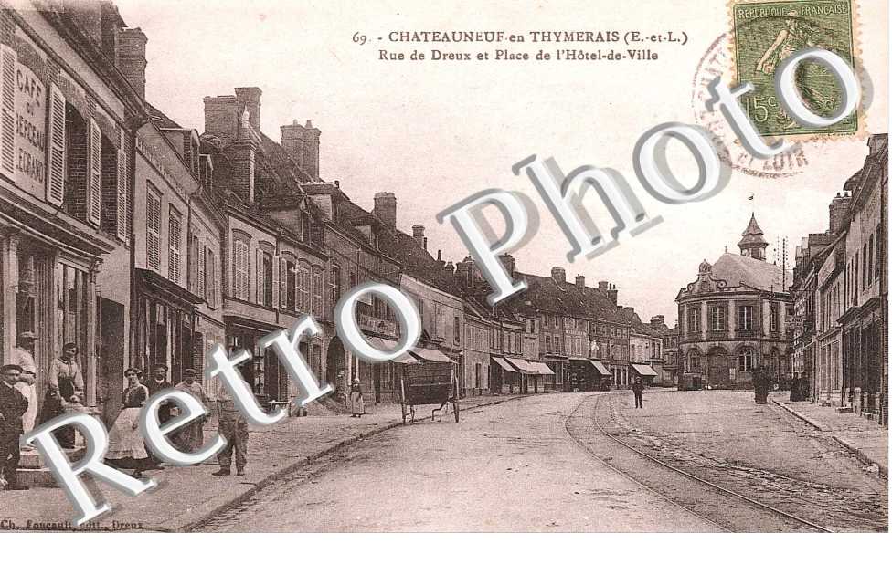 Rue de Dreux et place de l&#039;hotel de ville