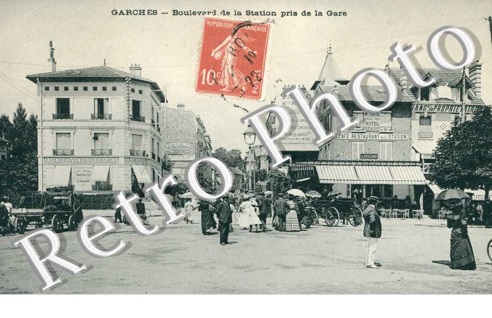Boulevard de la station pris de la gare - Restaurant de la station