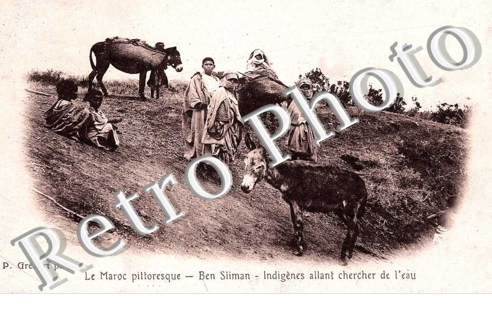 Indigene allant chercher de l'eau