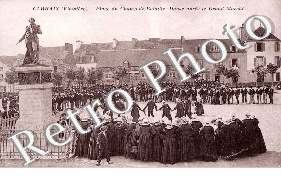 Place du Champ de Bataille - Danse après le Grand Marché