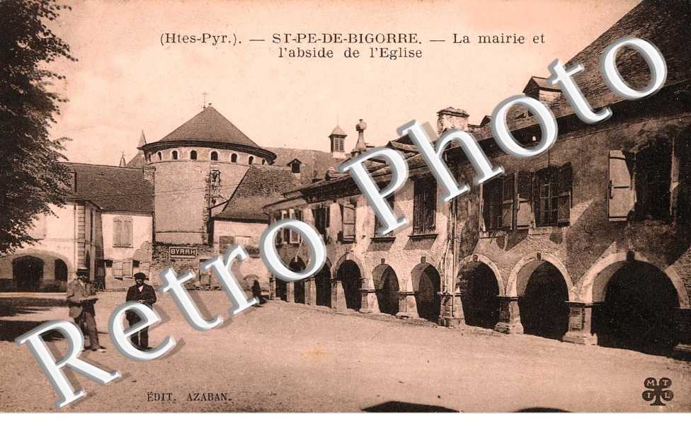La Mairie et l&#039;Abside de l&#039;Eglise