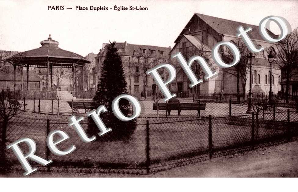 PLACE DUPLEIX EGLISE SAINT LEON