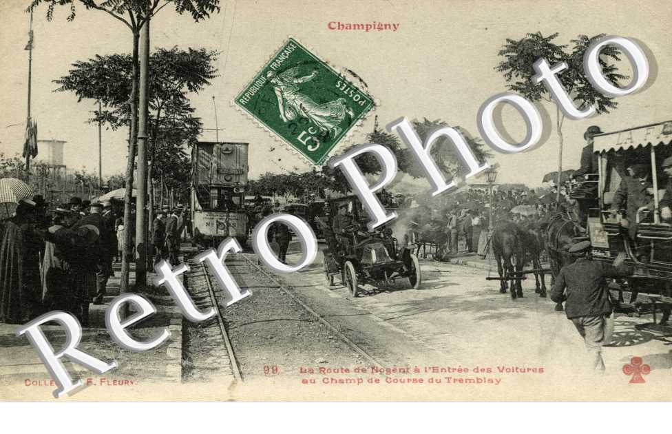 Route de Nogeant a l'entree des voitures au champ de course de Tremblay (sport mecanique)