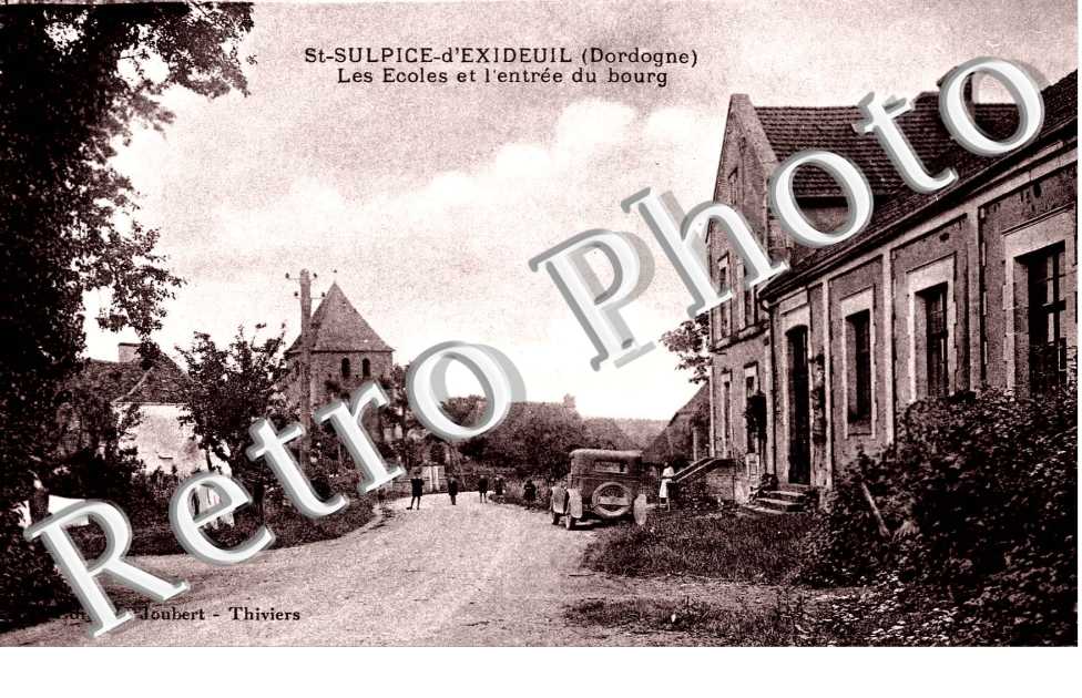 les ecoles et l&#039;entree du bourg
