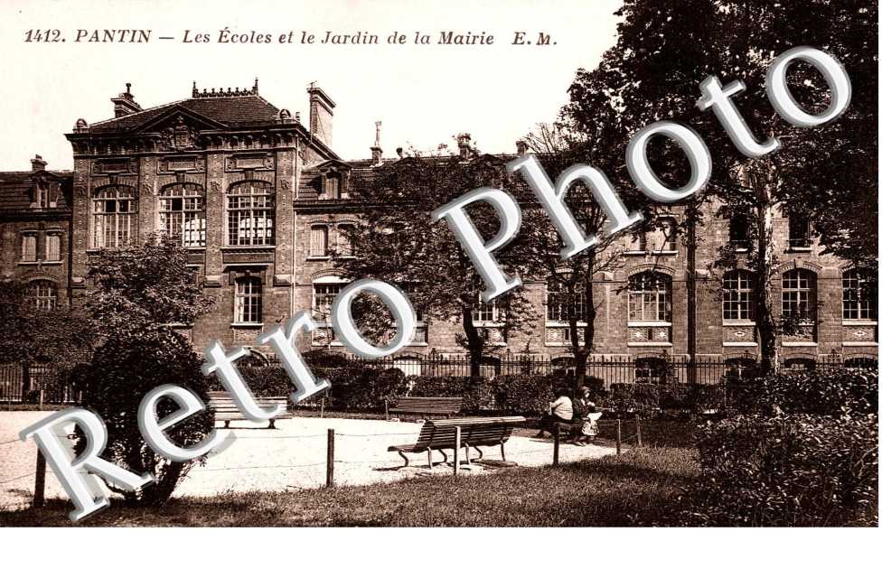 LES ECOLES ET LE JARDIN DE LA MAIRIE
