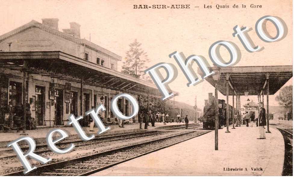LES QUAIS DE LA GARE
