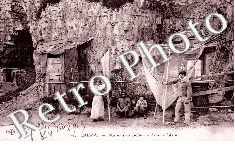 Maisons de pecheurs dans la falaise