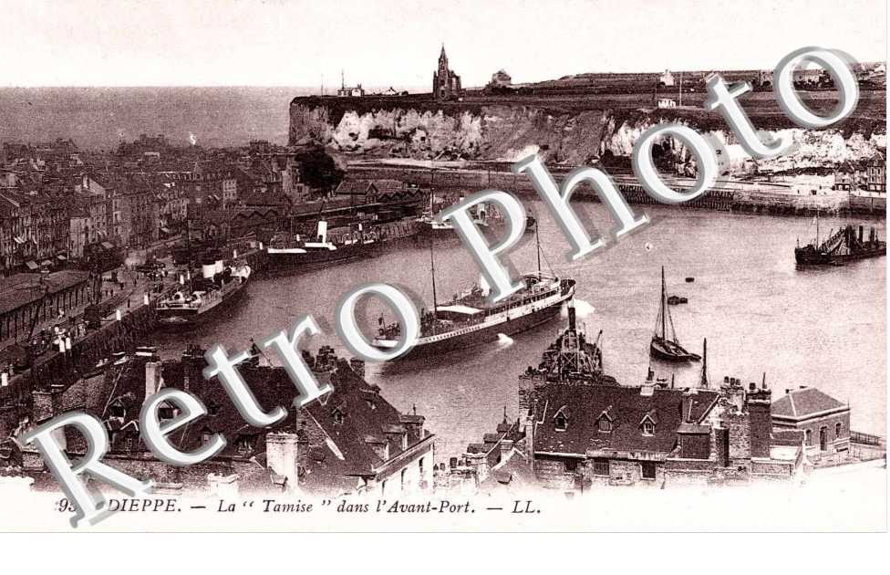 LA TAMISE DANS l&#039;avant port