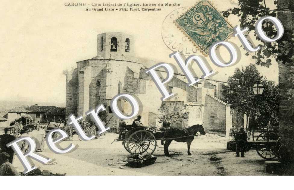 cote lateral de l'eglise, entree du marche