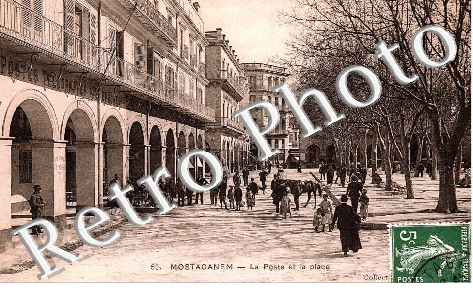 la Poste et la place