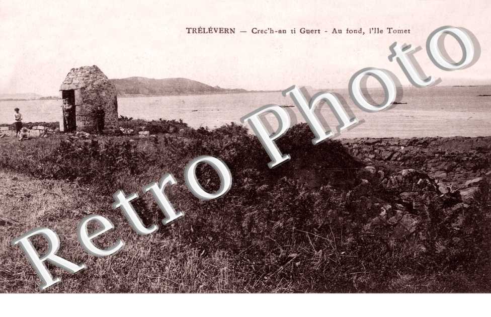 Crec&#039;h-an ti Guert  Au fond, l&#039;Ile Tomet