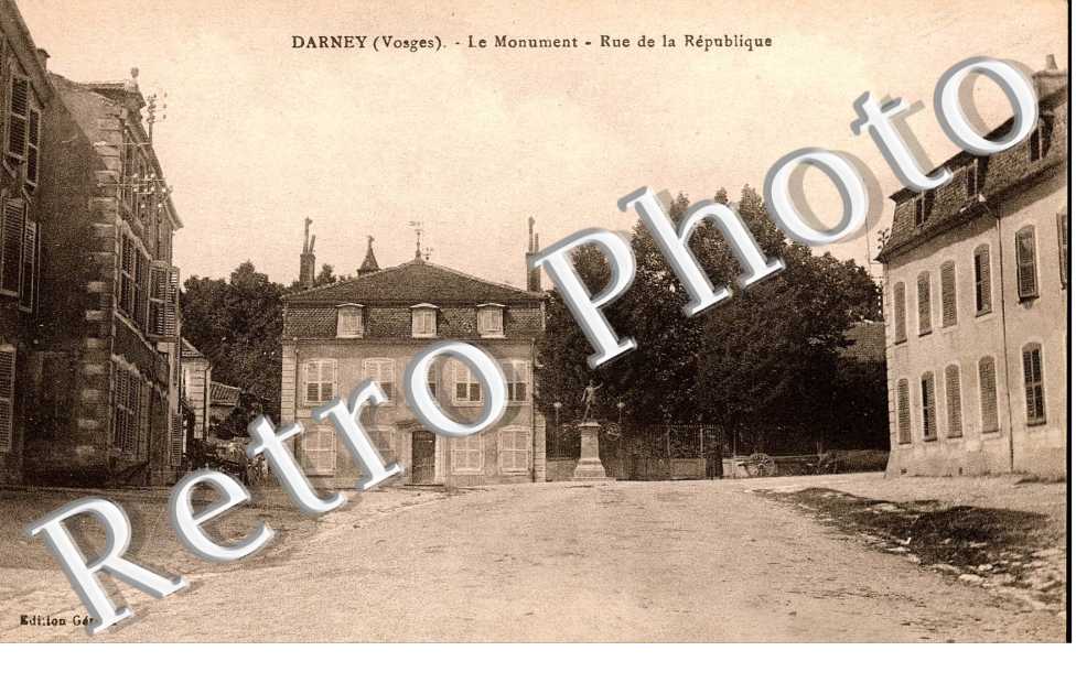 Le monument - rue de la Republique