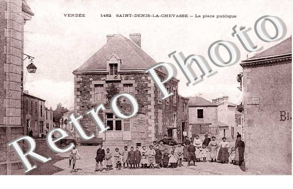 LA PLACE PUBLIQUE