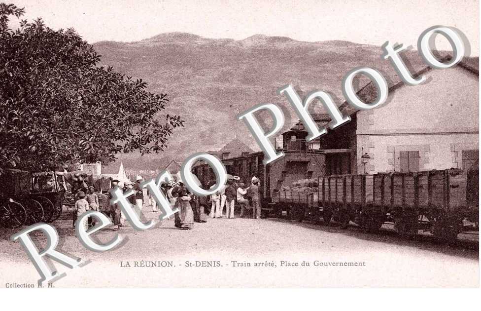 train arrete - place du Gouvernement
