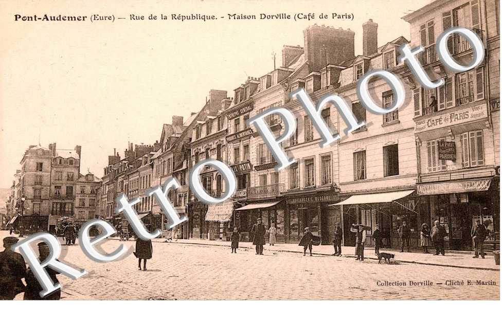 rue de la republique maison dorville ( cafe de paris)