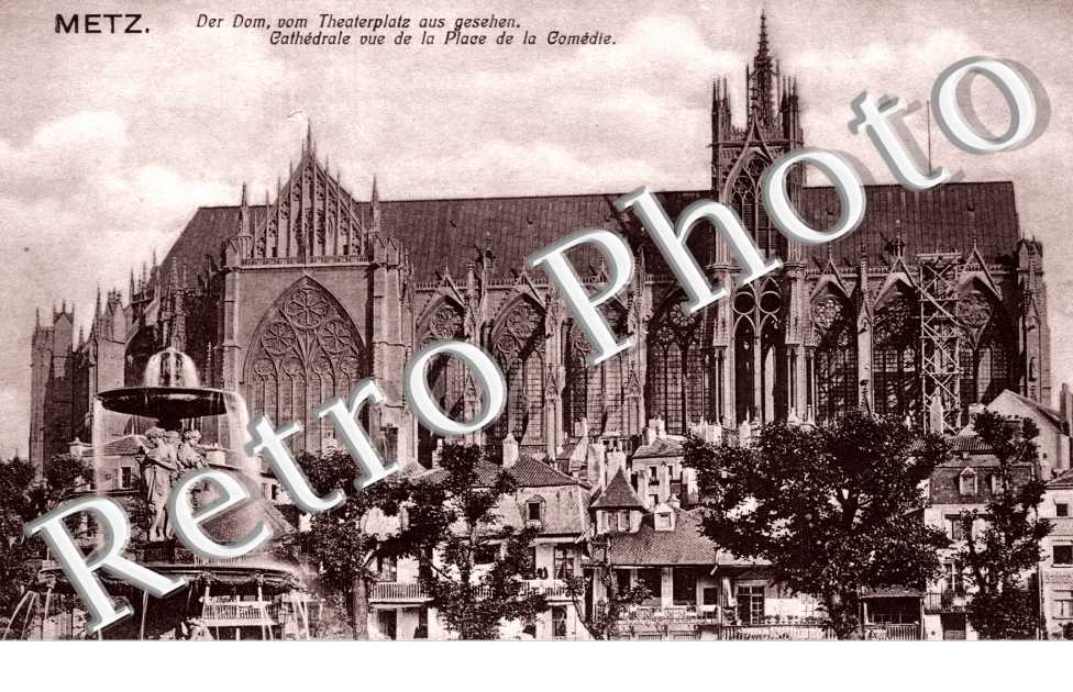 CATHEDRALE VUE DE LA PLACE DE LA COMEDIE