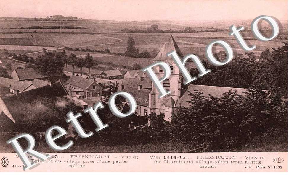 vue de l&#039;eglise et du village prise d&#039;une petite colline