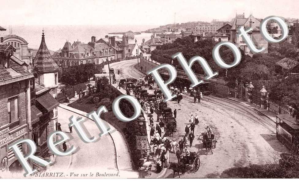 VUE SUR LE BOULEVARD