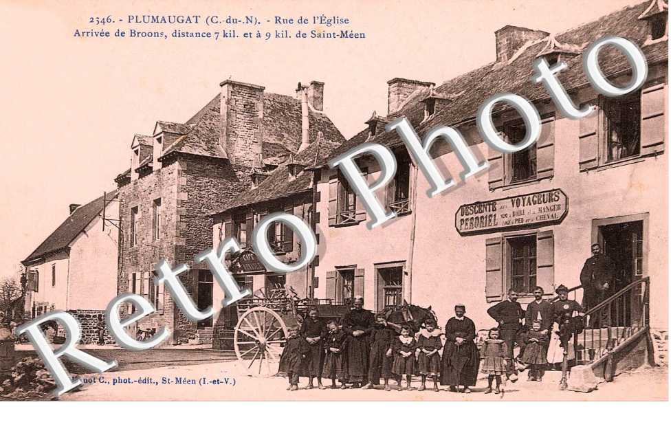 Rue de l&#039;Eglise - Arrivee de Broons