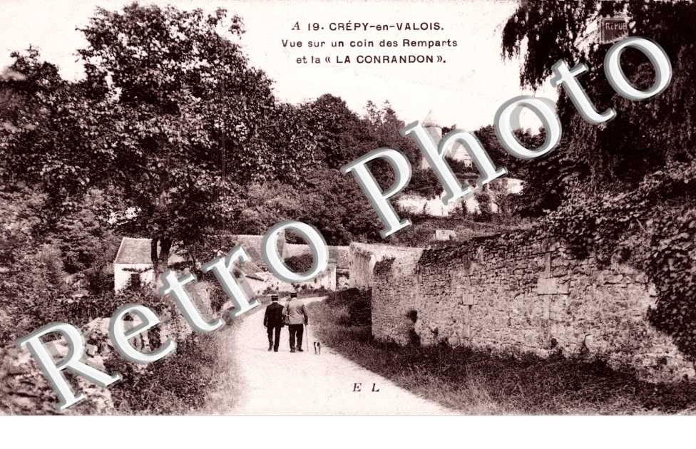 Vue sur un coin des remparts et la Conrandon