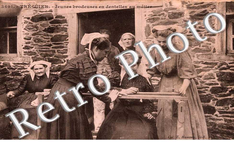 JEUNES BRODEUSES