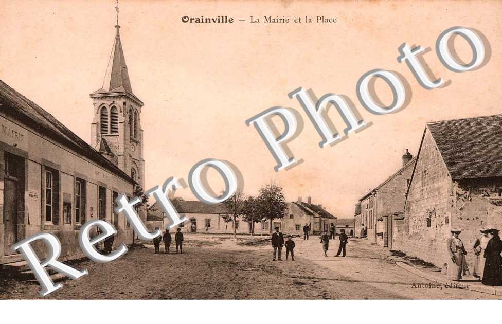 La mairie et la place