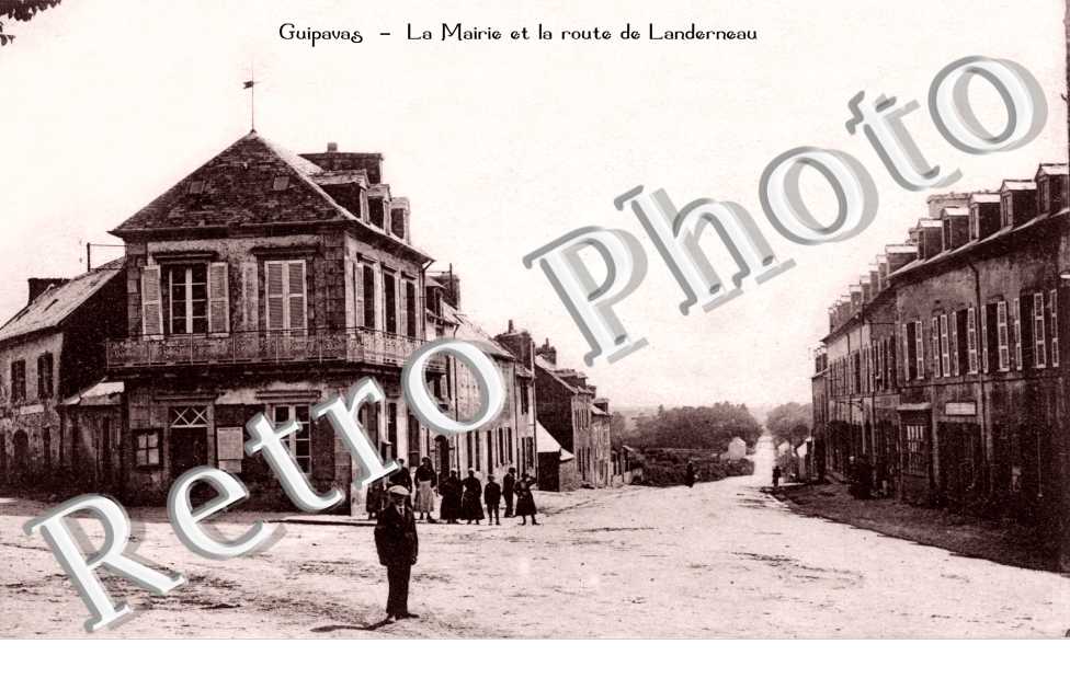 La Mairie et la Route de Landerneau