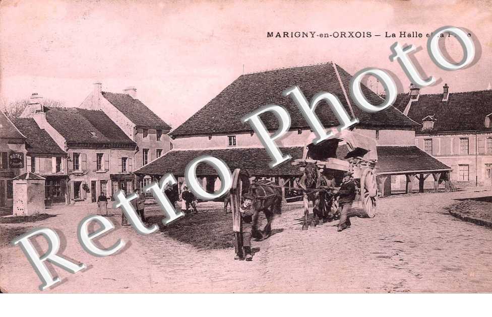 La halle et la place
