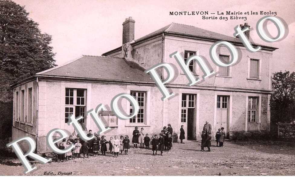 LA MAIRIE ET LES ECOLES