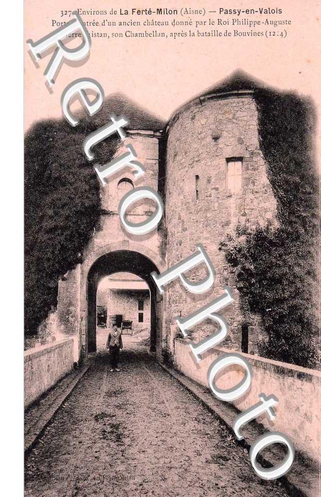 PORTE D&#039;ENTREE D&#039;UN ANCIEN CHATEAU
