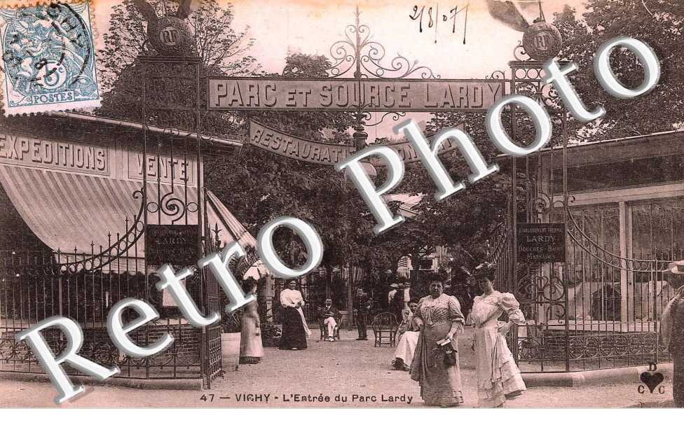  l'entree du parc lardy