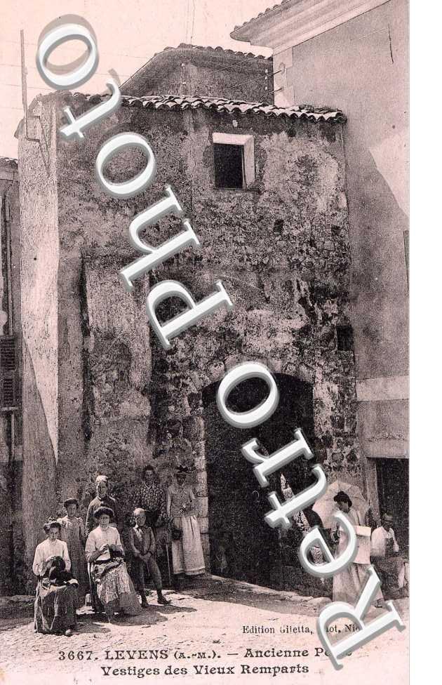 Ancienne porte - vestige des vieux remparts