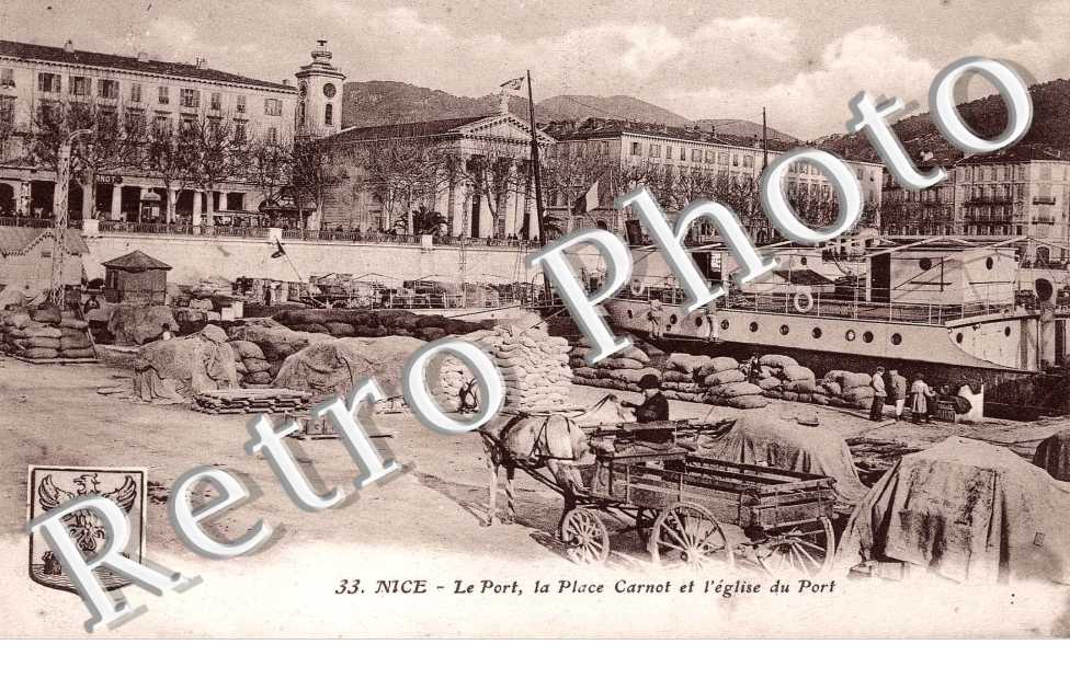 Le Port, la Place Carnot et l'Eglise du Port