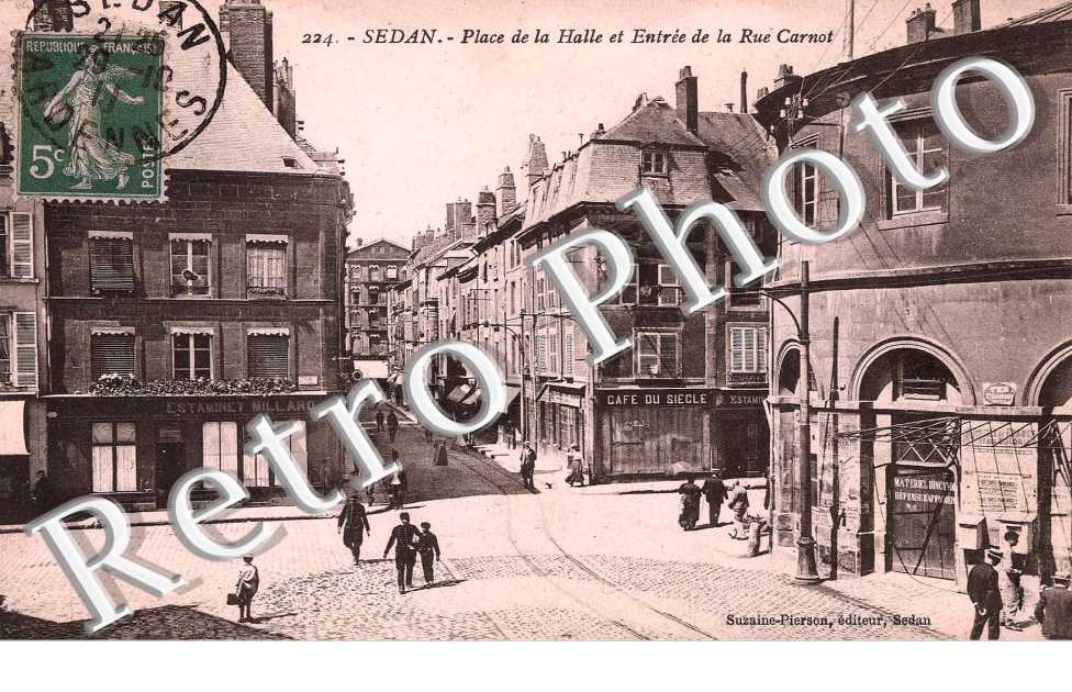 Place de la Halle et Entree de la Rue Carnot