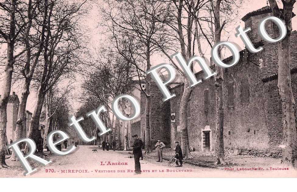 vestiges des remparts et le boulevard